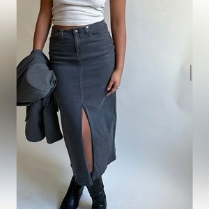 Djerf avenue midi denim skirt with slit in front! Size M